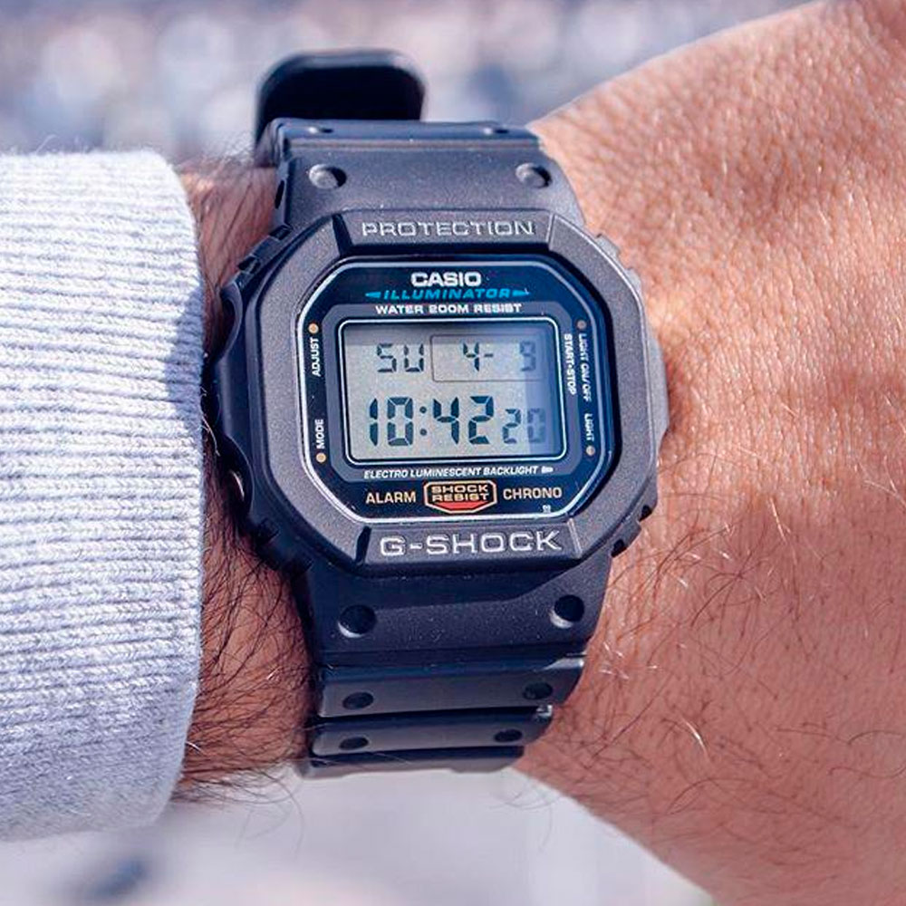 Японские наручные часы мужские  Casio G-SHOCK DW-5600E-1V с хронографом | Casio 