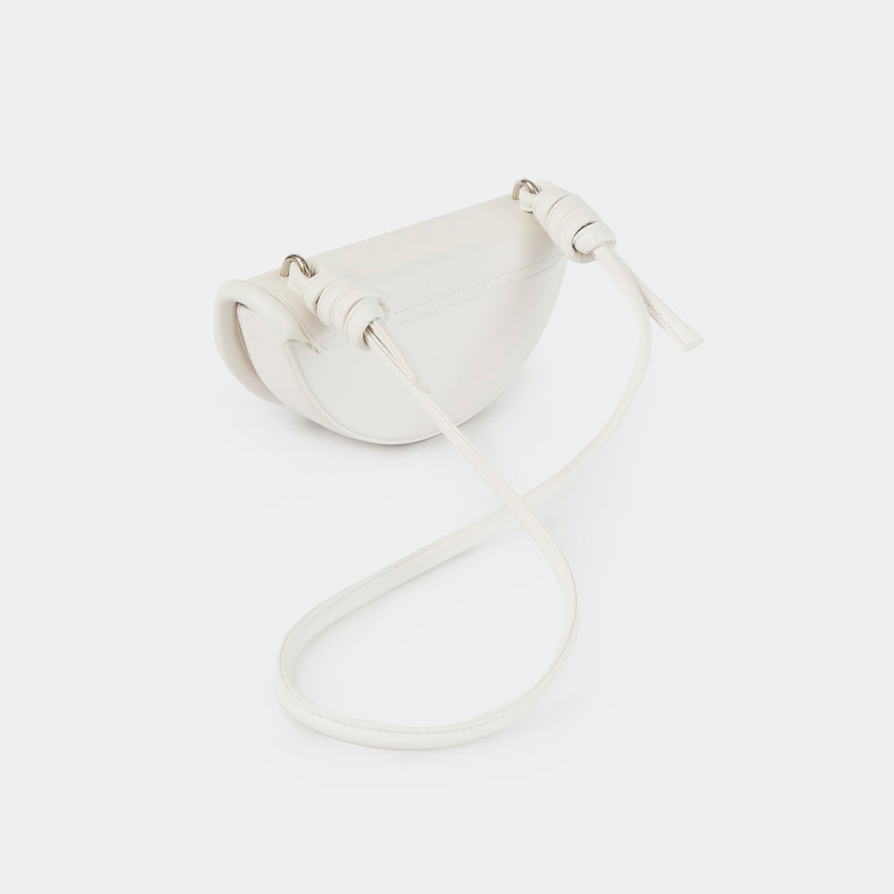 Полукруглая  каркасная женская сумка Fibi S в  цвете молочный | ARNY PRAHT 